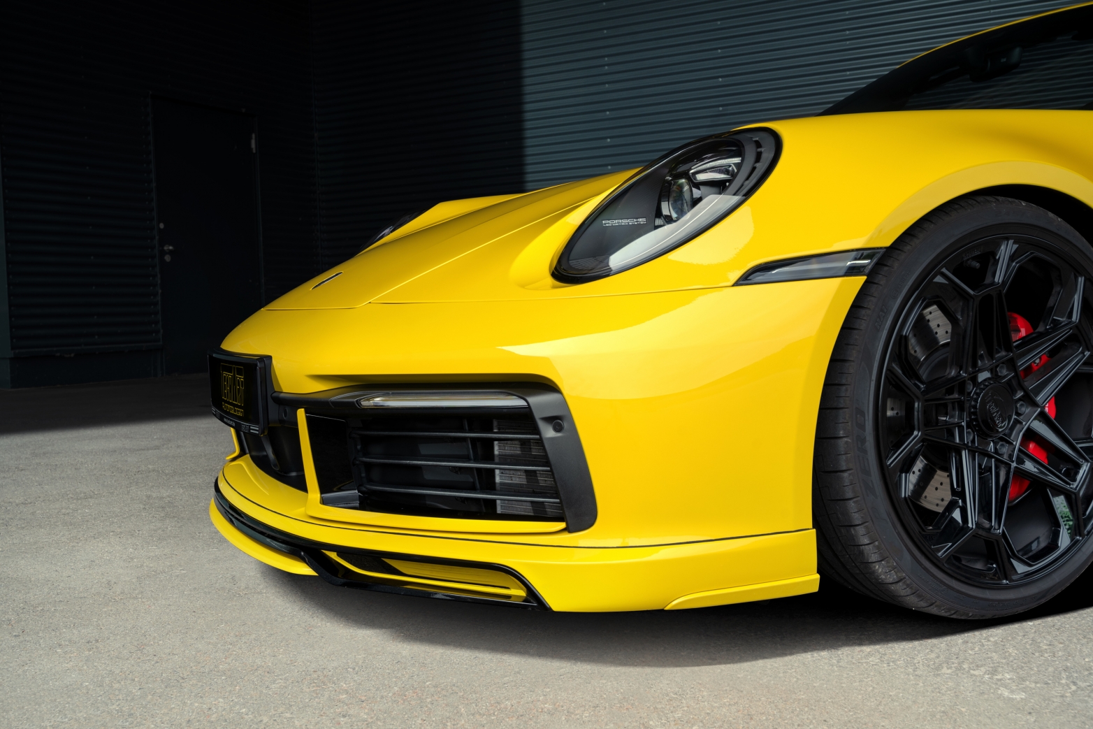 TECHART_092C_racingyellow_04-large-2--v.jpg