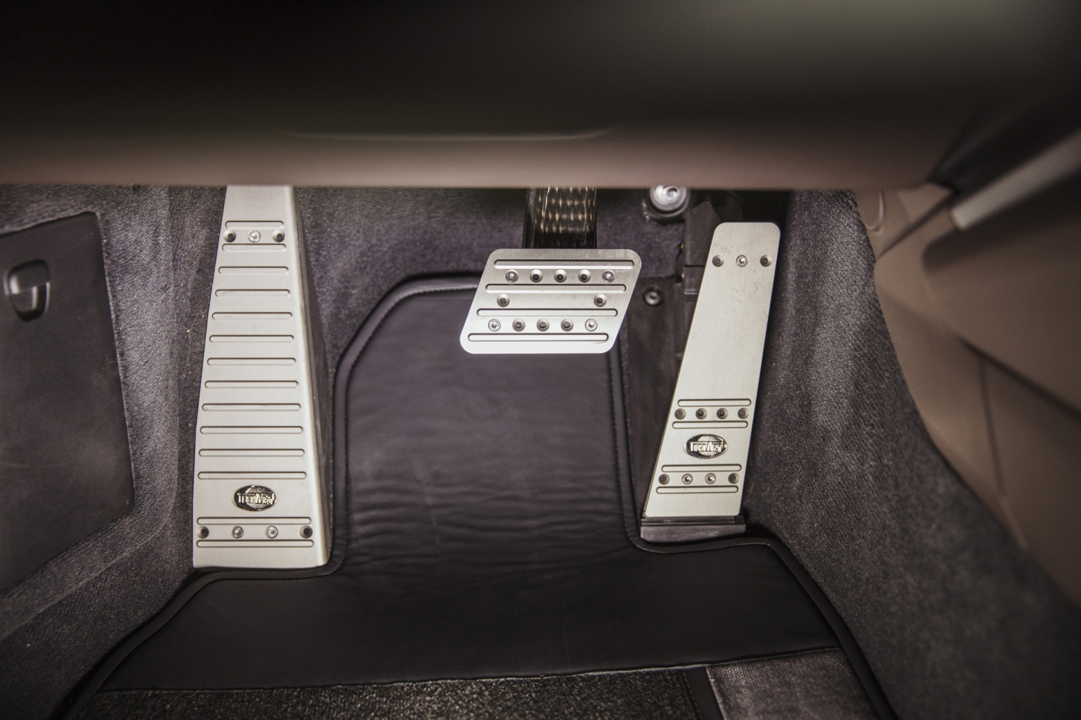 TECHART_092_int_13-large-30--v.jpg