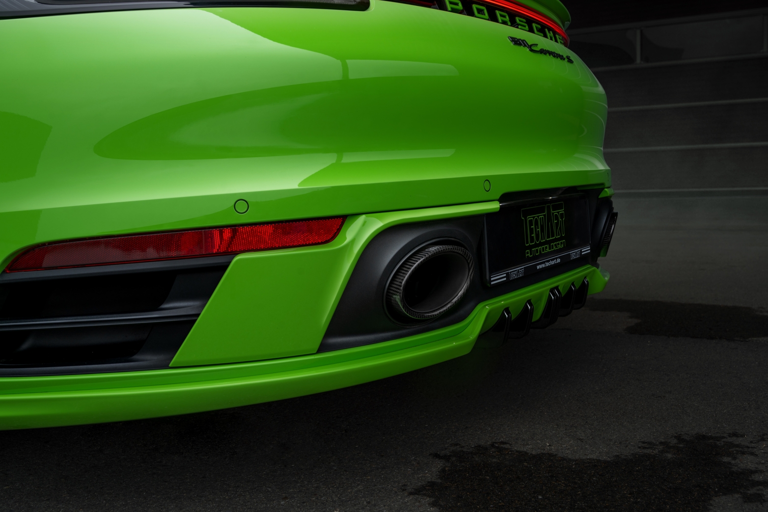 TECHART_092_lizardgreen_03-large-12--v.jpg