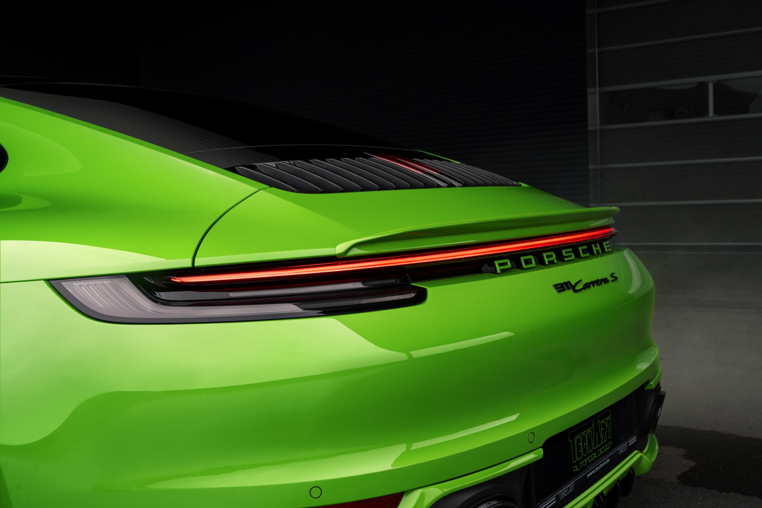 TECHART_092_lizardgreen_05-large-4--v.jpg